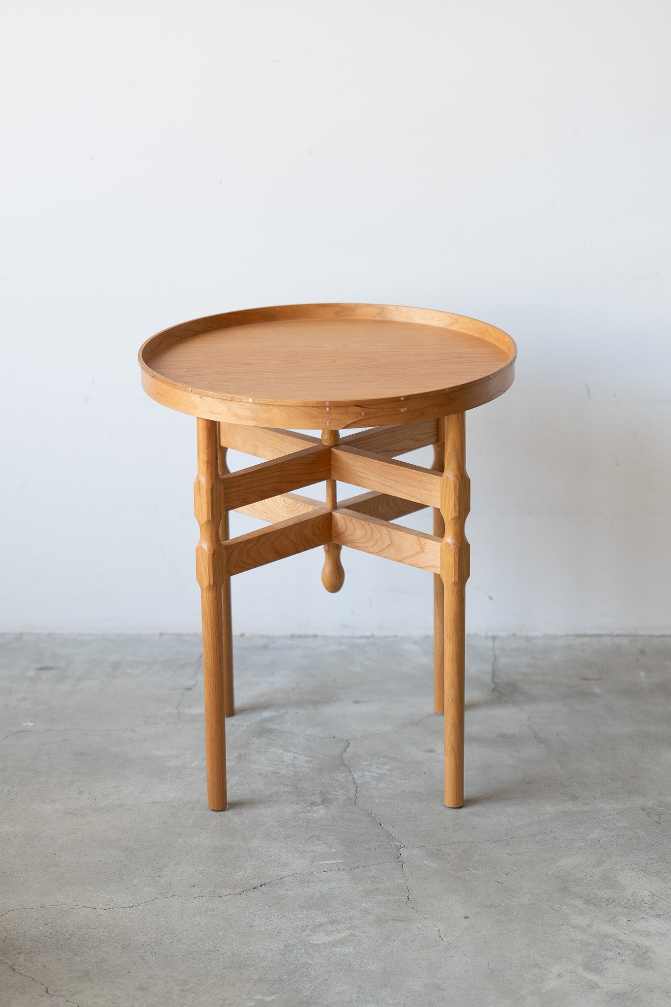 TRAY TABLE
