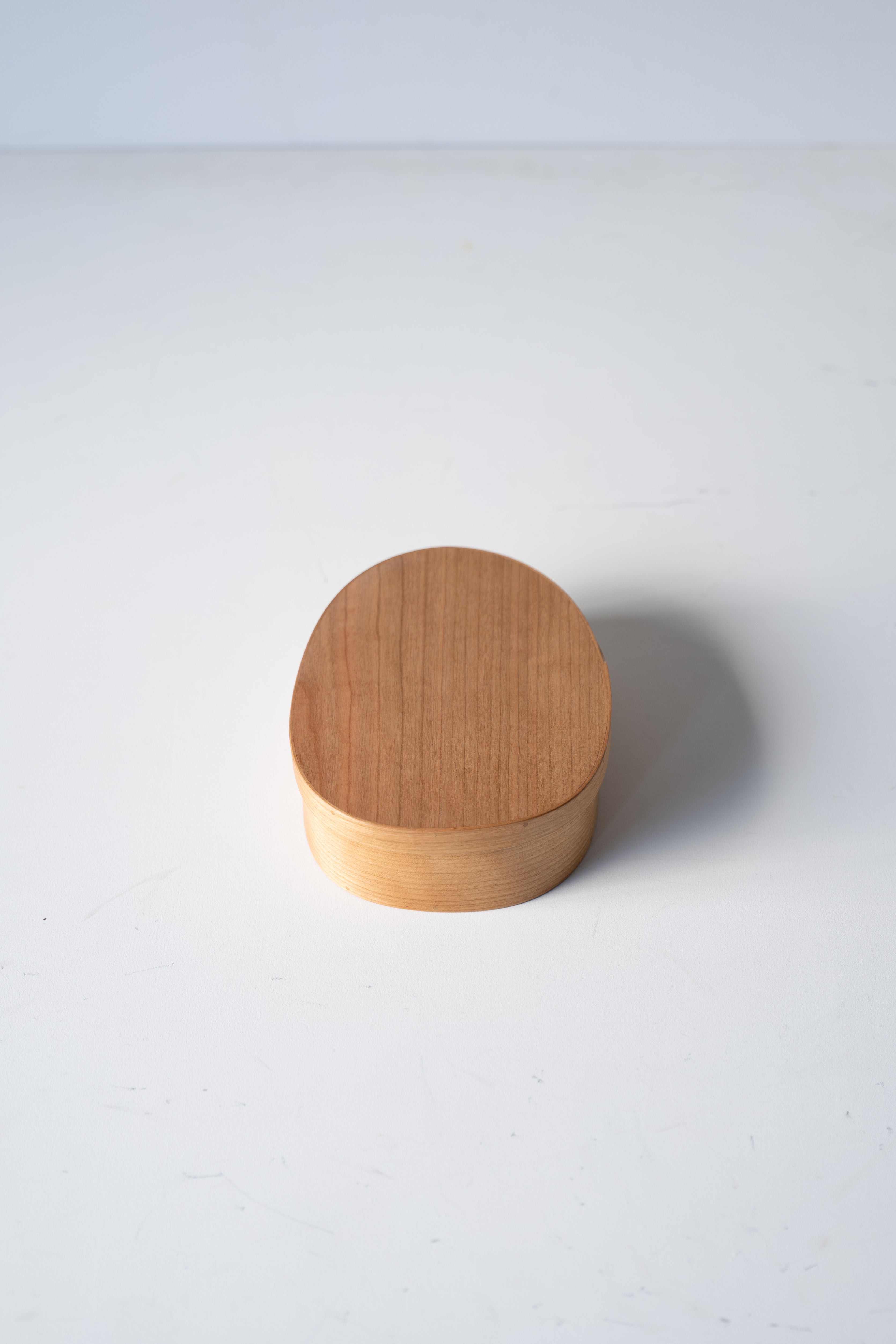 IFUJI MAGAZINE BOX gray/草木染め IFUJI MAGAZINE BOX gray/草木染め IFUJIのオーバルボックスをついに | LEE